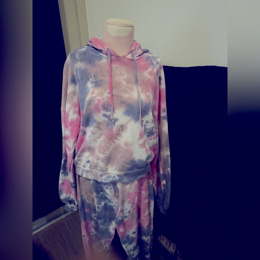 Love, Fire (purchased @Macy’s) Tie-dye Sweats Top+pants